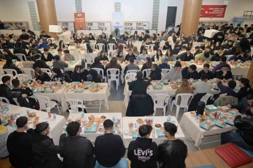 Esenyurt&rsquo;ta gen&ccedil;lerle iftar buluşması
