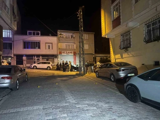 Esenyurt&rsquo;ta iki grup arasında silahlı &ccedil;atışma kamerada
