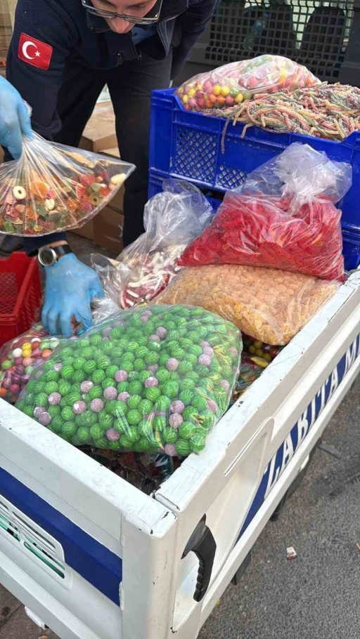 Esenyurt’ta kaçak şekerleme atölyesine baskın: 9 ton 400 kilo ürün imha edildi
