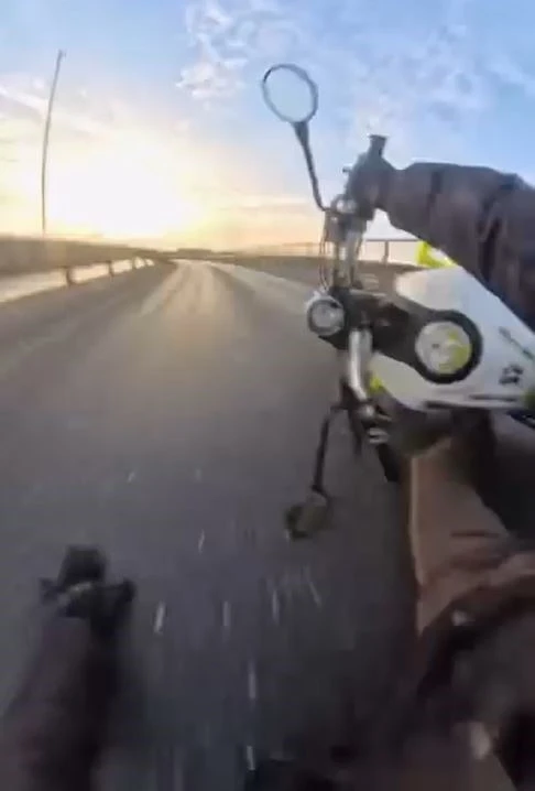 Esenyurt’ta motosiklet kazası kamerada