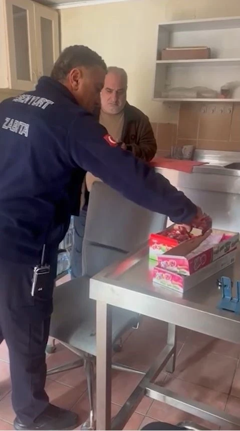 Esenyurt&rsquo;ta okul kantinlerine sıkı denetim: Kurallara uymayan kantin m&uuml;h&uuml;rlendi
