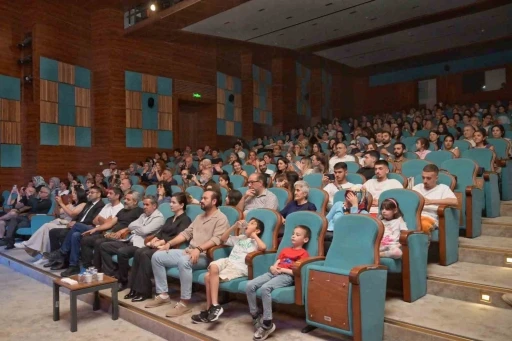 Esenyurt&rsquo;ta "Anadolu&rsquo;nun K&uuml;lt&uuml;r Motifleri" gecesi yoğun ilgi g&ouml;rd&uuml;
