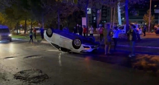 Esenyurt’ta sürücüsünün direksiyon hakimiyetini kaybettiği otomobil takla attı
