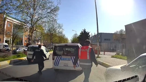 Esenyurt’ta, trafikte araç sürücüsüyle tartışan polis memuru görevden uzaklaştırıldı
