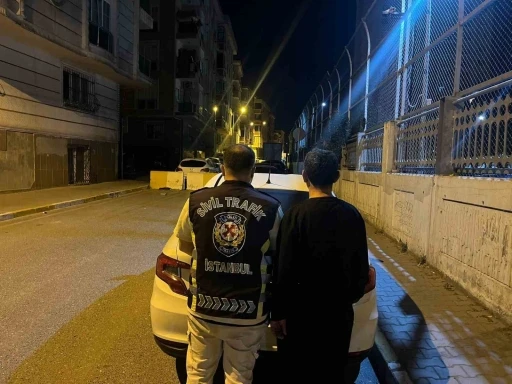 Esenyurt&rsquo;ta trafikte tehlikeli hareketler yaparak ilerleyen s&uuml;r&uuml;c&uuml;ye 96 bin TL para cezası
