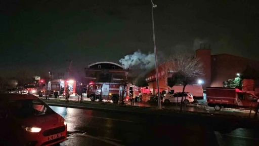 Esenyurt&rsquo;taki fabrika yangını 6 saattir devam ediyor
