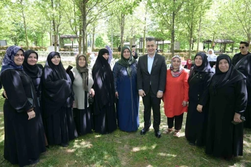 Esenyurtlu anneler belediyenin düzenlediği piknikte bir araya geldi
