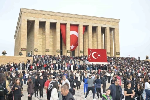 Esenyurtlu gençler Anıtkabir’i ziyaret etti
