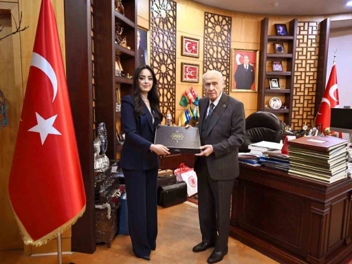 &lsquo;Eserlerle Devlet Bah&ccedil;eli&rsquo; kitabı kamuoyuna sunuldu
