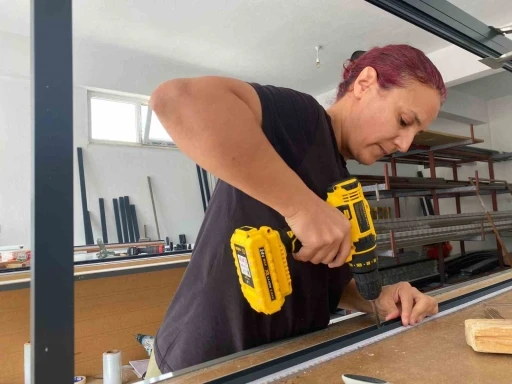 Eşi eleman bulamayınca kolları sıvadı, sanayide 2 yılda usta oldu
