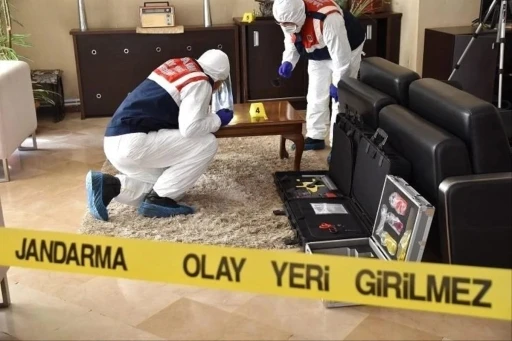 Eşi tarafından bı&ccedil;aklanan kadın hayatını kaybetti
