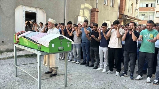 Eşi tarafından &ouml;ld&uuml;r&uuml;len 3 &ccedil;ocuk annesi kadın toprağa verildi
