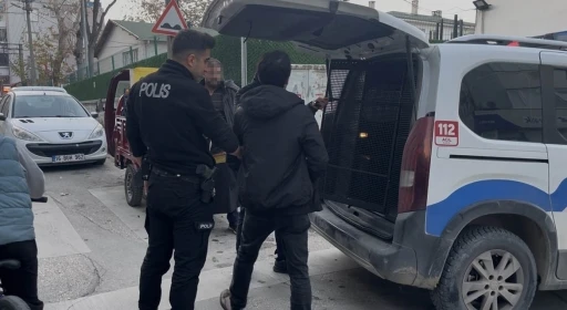 Eşine kızdı, evi yaktı mahalleli ayağa kalktı
