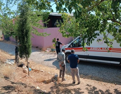 Eşini silahla vurarak öldürdü
