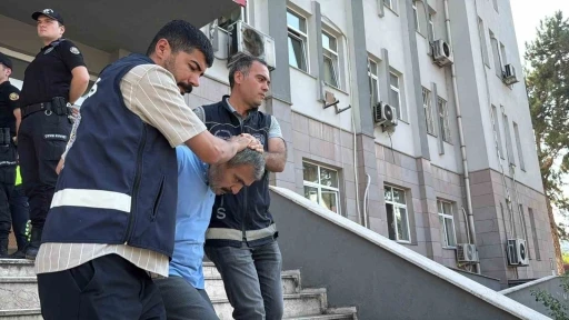 Eşinin boğazını keserek &ouml;ld&uuml;ren zanlı tutuklandı
