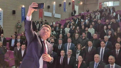 Eski Adalet Bakanı Yılmaz Tun&ccedil;&rsquo;tan yargı eleştirilerine tepki
