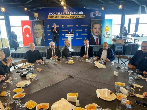 Eski bakan Osman Pepe&rsquo;den "Yeni Yalta yazılıyor" uyarısı
