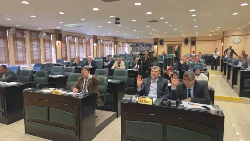 Eski başkanların ismi komisyondan oy &ccedil;okluğuyla ge&ccedil;ti
