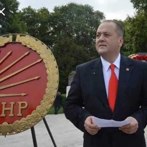 Eski CHP il&ccedil;e başkanı ofisinde &ouml;l&uuml; bulundu
