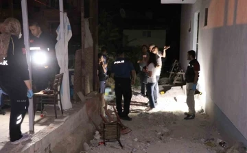 Eski eşi ve birlikte yaşadığı kişiyi pompalı tüfekle öldürdü
