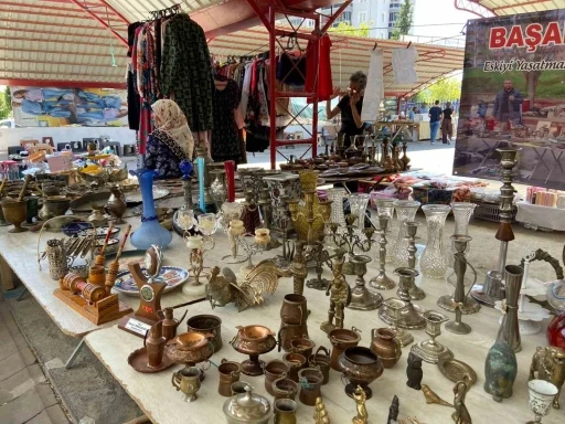 Eski eşyaların buluşma noktası: Efekent Bit Pazarı
