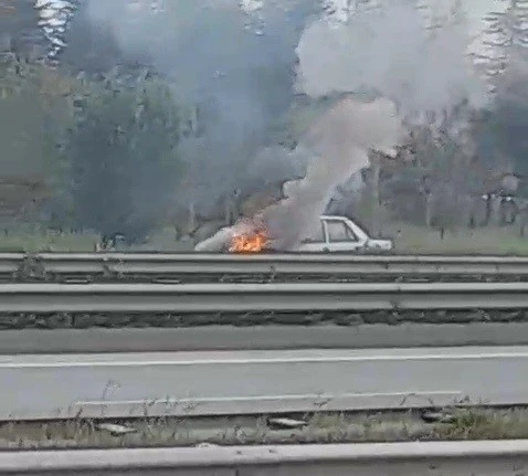 Eskişehir &Ccedil;evre Yolu&rsquo;nda bir otomobil alev alev yandı
