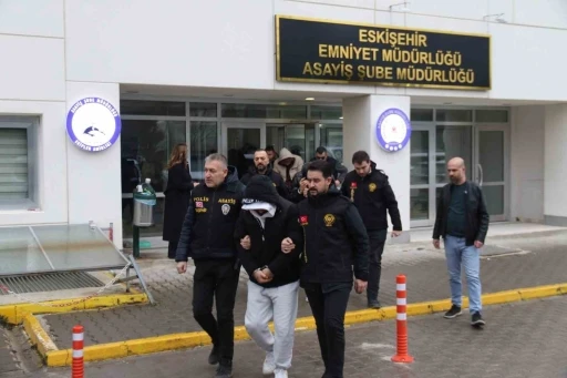 Eskişehir&rsquo;daki fuhuş operasyonunda 8 tutuklama
