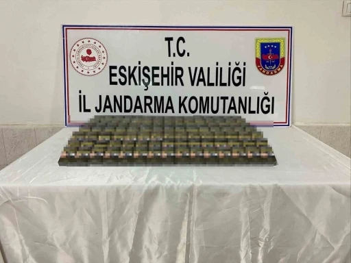 Eskişehir&rsquo;de 187 paket g&uuml;mr&uuml;k ka&ccedil;ağı sigara ele ge&ccedil;irildi
