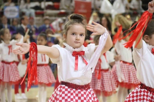 Eskişehir&rsquo;de 23 Nisan coşkusu Şehit Anıl G&uuml;l Spor Salonu&rsquo;nda yaşandı
