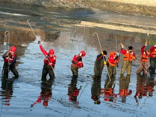 Eskişehir&rsquo;de 4 g&uuml;nd&uuml;r kayıp &ouml;ğretmen i&ccedil;in suda arama &ccedil;alışmaları başlatıldı
