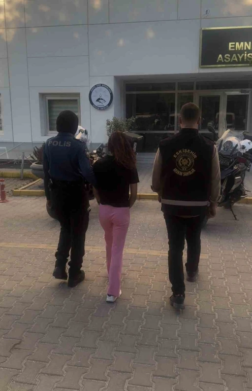 Eskişehir&rsquo;de 49 yıl hapis cezası ile aranan şahıs yakalandı
