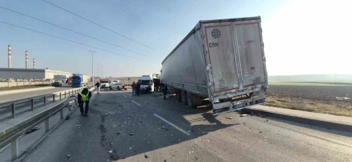 Eskişehir&rsquo;de 5 aracın karıştığı zincirleme kazada 12 kişi yaralandı
