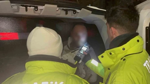 Eskişehir&rsquo;de 5 g&uuml;nd&uuml;r polisten ka&ccedil;an aracın alkoll&uuml; s&uuml;r&uuml;c&uuml;s&uuml;ne 75 bin TL ceza
