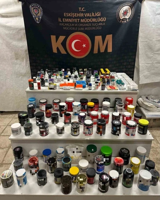 Eskişehir’de 500 bin TL’lik kaçak sigara ve ürünler ele geçirildi
