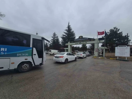 Eskişehir&rsquo;de Arefe g&uuml;n&uuml;nde Asri Mezarlık&rsquo;ta yoğunluk yaşandı
