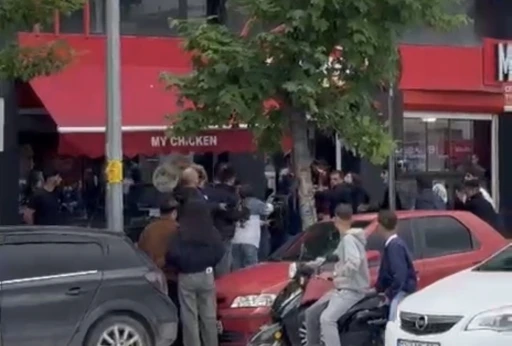 Eskişehir&rsquo;de cadde ortasında kavga

