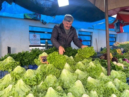 Eskişehir&rsquo;de dondurucu soğuklar ve sel pazarda etiketleri vurdu
