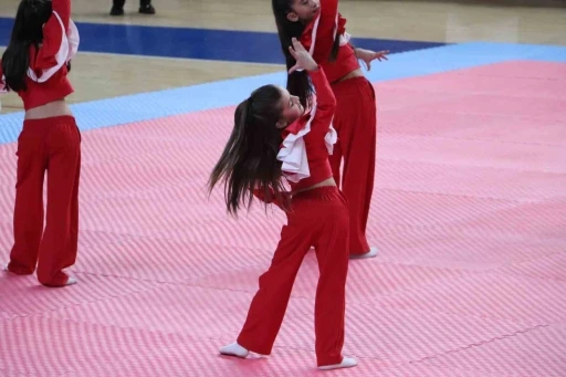 Eskişehir&rsquo;de Gen&ccedil;lik ve Spor Bayramı coşkuyla kutlandı
