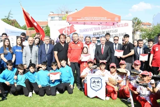 Eskişehir&rsquo;de &rsquo;Gen&ccedil;lik ve Spor Ş&ouml;leni&rsquo; ger&ccedil;ekleştirildi
