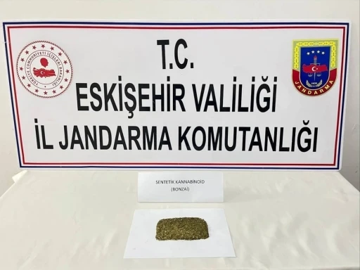 Eskişehir’de ilçeye uyuşturucu taşıyan 2 şüpheli yakalandı
