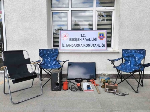 Eskişehir’de ilginç hırsızlık olayı: Kamp sandalyelerini ve piknik ekipmanlarını çaldılar
