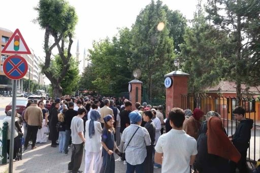 Eskişehir&rsquo;de LGS heyecanı sabahın erken saatlerinde başladı
