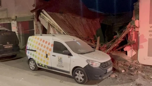 Eskişehir&rsquo;de metruk iş yeri yıkıldı, şans eseri yaralanan olmadı
