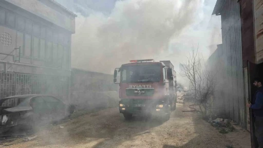 Eskişehir&rsquo;de mobilya deposunda yangın
