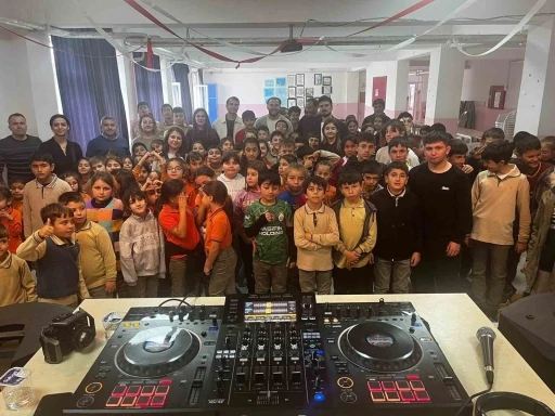 Eskişehir’de öğrenciler DJ ile buluştu
