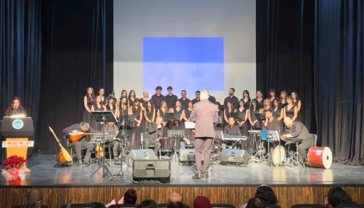Eskişehir&rsquo;de &ouml;ğretmenlerden ve &ouml;ğrencilerden unutulmaz konser

