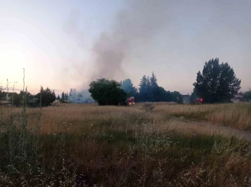 Eskişehir&rsquo;de otluk alanda &ccedil;ıkan b&uuml;y&uuml;k yangın paniğe sebep oldu

