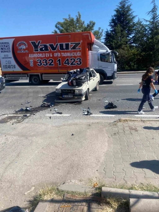 Eskişehir&rsquo;de otomobil ile motosiklet &ccedil;arpıştı: 3 yaralı
