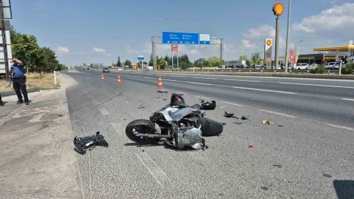 Eskişehir&rsquo;de otomobile arkadan &ccedil;arpan motosikletli yaralandı
