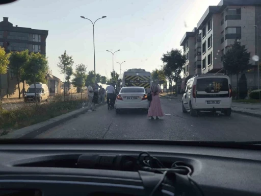 Eskişehir&rsquo;de otomobilin servise &ccedil;arptığı kazada maddi hasar oluştu
